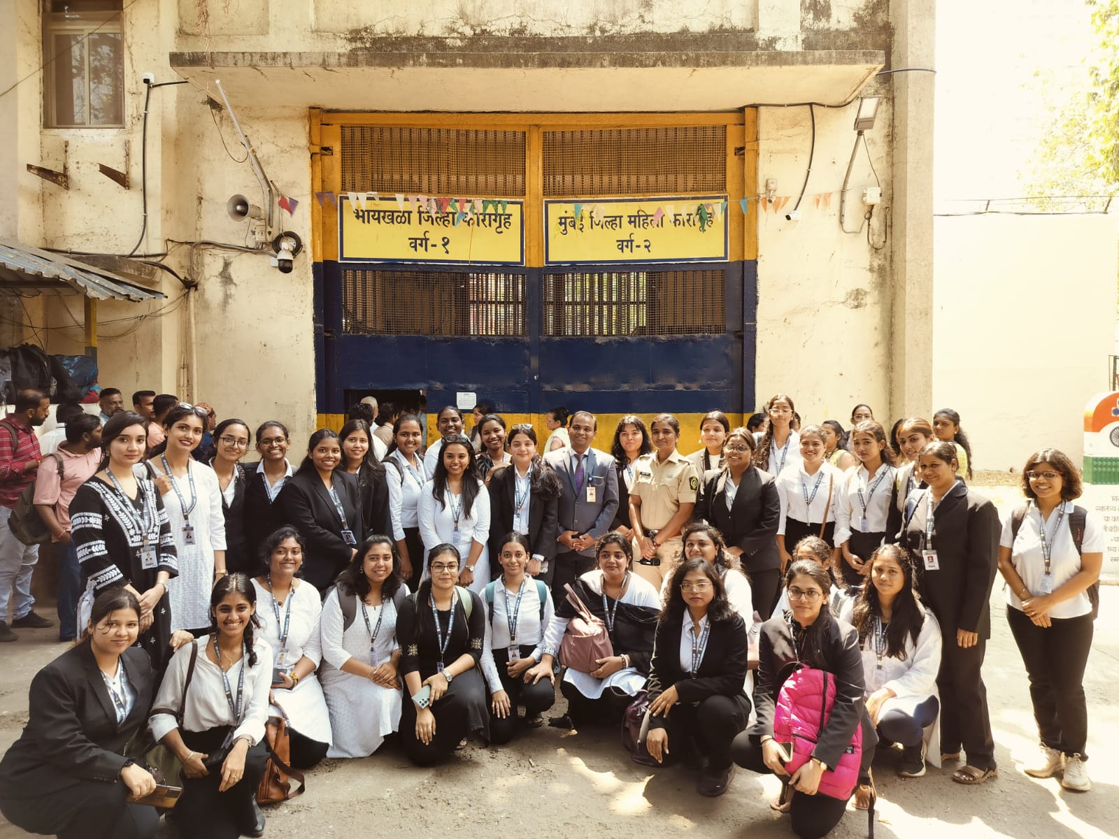 Female law student delegation with prison superintendent and Dr. Swapnil Choudhary outside Byculla District Prison