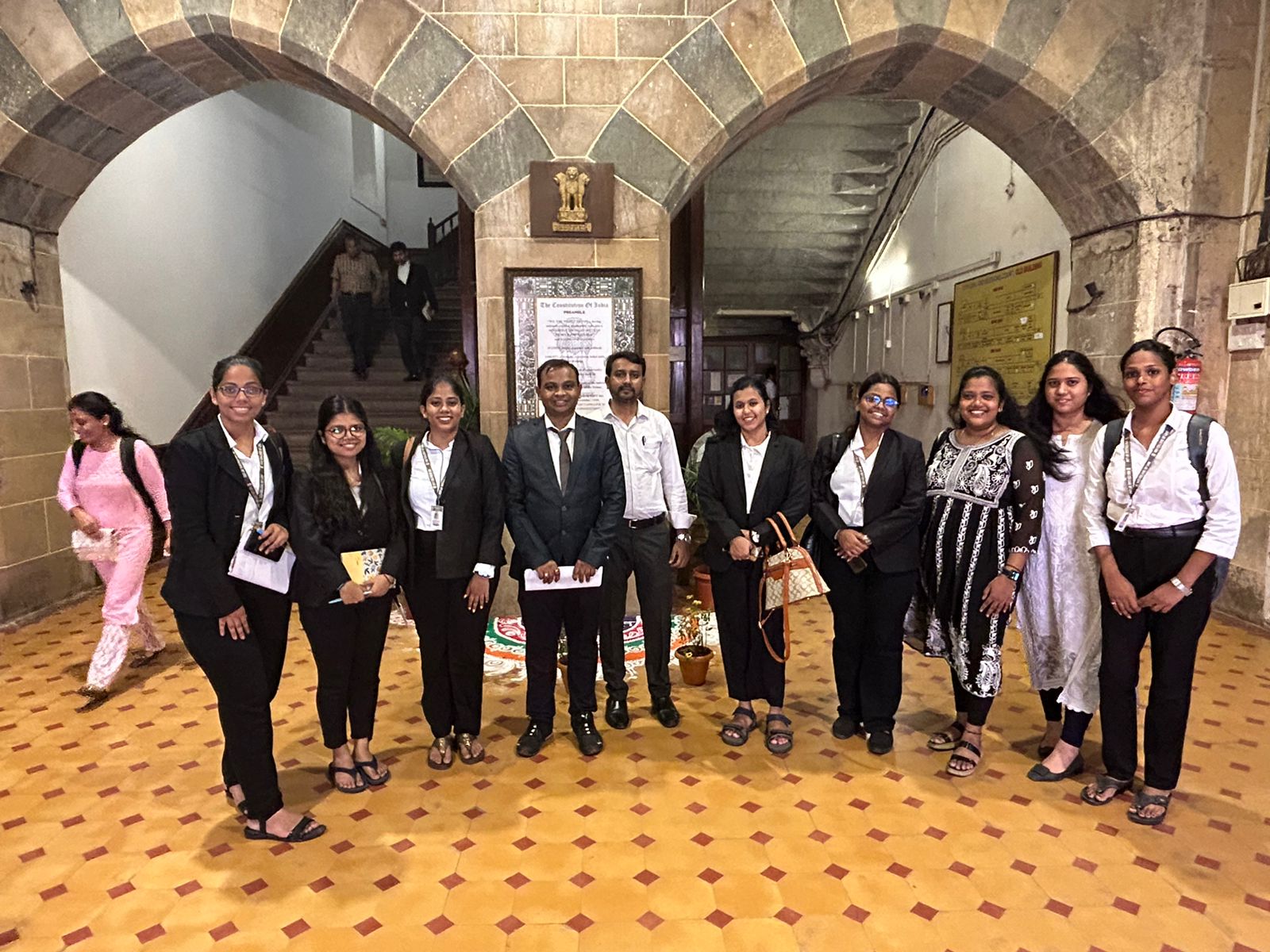 Full Student Advocate Delegation in Court Foyer